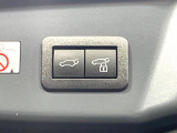 【パワーバックドア】スマートキーや運転席のボタンを押すだけでリアゲートが自動で開閉します!荷物を持っている時や、高い位置にあるバックドアを閉める際に便利な機能です♪