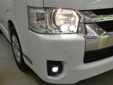 クリアな輝きが夜道をしっかり照らし、安心のドライブをサポートします。