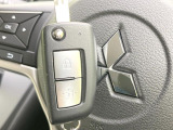 【キーレス】少し離れた場所からでもボタン一つでドアの開錠・施錠ができるのでとっても便利!ドアの鍵穴周りに傷をつけることもありません♪