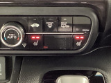 運転席と助手席にシートヒーターが付いています☆寒い時期に腰周りを温めてくれるので体全体が温まりやすいのは勿論、暖房と違い顔に風が当たらないので、乾燥肌やドライアイの方でも大丈夫☆