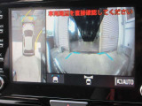 パノラミックビューモニター付きです。車両を上から見たような映像をディスプレイオーディオ画面に表示。運転席からの目視だけでは見にくい、車両周辺の状況をリアルタイムでしっかり確認できます。