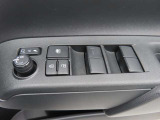 運転席のパワーウインドースイッチ部です。よく触れる場所だからこそ、使用状態があらわれますよね。ぜひこうした所もチェックしてください。