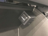 HDMI端子付き。HDMIケーブルを使用してカーナビとスマートフォンを接続することで、ミラーリングが可能です。