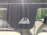 【エマージェンシーブレーキ】走行中に前方の車両等を認識し、衝突しそうな時は警報とブレーキで衝突回避と被害軽減をアシスト。より安全にドライブをお楽しみいただけます。