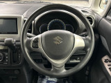 インテリアに合わせたデザインのステアリングは、運転される方のことも考え、運転しやすい形状、大きさです。是非一度、実際に触ってお確かめください。