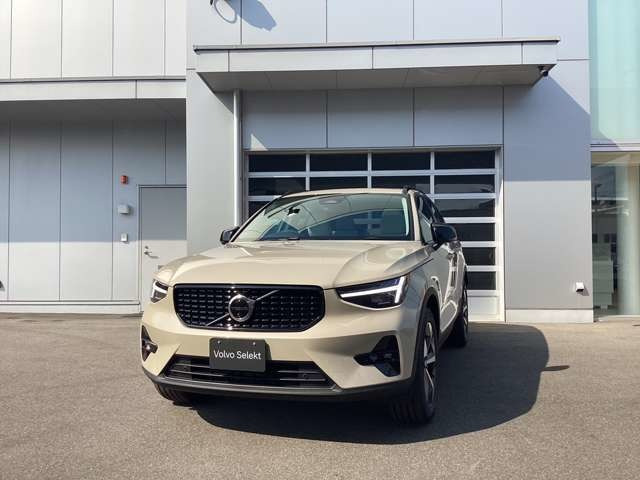 XC40 ウルトラ B4 AWD ダークエディション 4WD