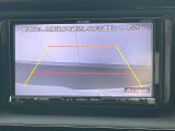 【バックカメラ】駐車時に後方がリアルタイム映像で確認できます。大型商業施設や立体駐車場での駐車時や、夜間のバック時に大活躍!運転スキルに関わらず、今や必須となった装備のひとつです!