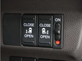 ◆両側電動スライドドア◆狭い駐車場でも乗り降りが楽々♪お子様が隣の車にドアを当ててしまう心配もございません!小さなお子様連れの方もこれで安心。