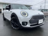 スポーツシートで包み込まれる様な座り心地。長時間の運転もストレスフリーにできます!