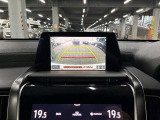 ディスプレイオーディオやカーナビは、現代のドライブにおいて欠かせない装備のひとつです。初めての場所でも迷いにくく、快適なルート案内で運転をサポートします。移動中のエンターテインメント性も高まります。