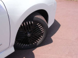 215/50R17タイヤ+専用アルミホイールです。スタッドレスタイヤや各種オプションのご注文も承っております(^^)!