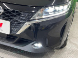 【LEDヘッドライト】悪天候や夜間走行時も良好な視界を確保し安心して運転できる高輝度LEDヘッドライトを装備!点灯速度が早く、消費電力も抑えられています。
