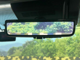 【デジタルインナーミラー】後席の大きな荷物や同乗者で後方が確認しづらい時でも安心!カメラが撮影した車両後方の映像をルームミラー内に表示。クリアな視界で状況の確認が可能です!