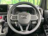 インテリアに合わせたデザインのステアリングは、運転される方のことも考え、運転しやすい形状、大きさです。是非一度、実際に触ってお確かめください。