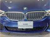 【キドニーグリル】BMWは約90年もの間、ほぼ全ての車両にひと目でBMWだと分かるこの特徴的なフロントグリルが備えられ、デザイン・アイコンとして親しまれてきました。