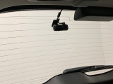 後方にもドライブレコーダーのカメラが付いています。前後両方でお車の周りを監視・記録いたします。