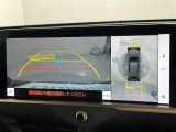 【パノラミックビューモニター】クルマを真上から見下ろした視点で駐車をサポートします!クルマの斜め後ろや真横など、いち早く障害物に気が付くことができます。