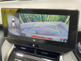 【全周囲カメラ】専用のカメラにより、上から見下ろしたような視点で360度クルマの周囲を確認することができます☆死角部分も確認しやすく、狭い場所での切り返しや駐車もスムーズに行えます。