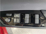 パワーウィンドウのスイッチですよ。 運転席に居ながら窓を開け閉めのコントロールできますよ。 ロック機能で、子供がイタズラして窓を開けるという事も無くなりますよ。