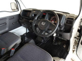 視界良好、操作しやすい運転席です。