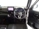 視界良好、操作しやすい運転席です。