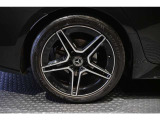 メルセデスの認定中古車「サーティファイドカー」では、万一お車が故障した場合も、ご購入後1年間もしくは2年間※は走行距離にかかわらずメルセデス・ベンツ正規サービスネットワークで無料修理いたします