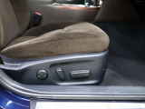 パワーシート搭載。微妙な調整が手軽にでき、ピッタリのポジションで運転することが可能です。