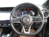 運転が楽しくなる明るく開放的な運転席まわりです。
