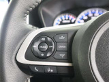 ステアリングスイッチでオーディオ操作やハンズフリー操作ができます。