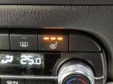 ステアリングヒーター、運転席と助手席にはシートヒーターがついておりますので、冬場でも快適にお過ごしいただけます。