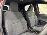 高いホールド性で運転姿勢が安定します。長距離ドライブでも疲れにくいのが魅力です。