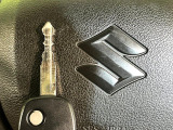 【キーレス】少し離れた場所からでもボタン一つでドアの開錠・施錠ができるのでとっても便利!ドアの鍵穴周りに傷をつけることもありません♪