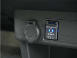 USB接続、スマートフォンの充電等にも便利なUSBチャージャー!使いやすい場所に装備されています。