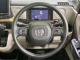 インテリアに合わせたデザインのステアリングは、運転される方のことも考え、運転しやすい形状、大きさです。是非一度、実際に触ってお確かめください。
