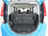 便利な6:4分割可倒式シートです。収納と乗車人数のバランスに優れています♪荷物の大きさに応じたラゲージスペースをフレキシブルに作り出せるので、シーンに応じた使い方ができます♪