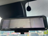 【インテリジェントルームミラー】後席の大きな荷物や同乗者で後方が確認しづらい時でも安心!カメラが撮影した車両後方の映像をルームミラー内に表示。クリアな視界で状況の確認が可能です!