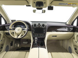前車追従機能、レーンキープアシスト、ヘッドアップディスプレイも付いており、多数のオプションを備えております。