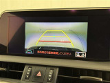 バックモニター付なので後退時に後方が見えるので安心。 車は構造上、死角がたくさんなので万が一を考えると必須ですね。 あくまで補助の為の装備、バックは目視で確認する事が重要ですよ。