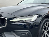 北欧流のラグジュアリーを体現したV60。伝統的なスカンジナビアン・デザインを継承しながら、躍動感にあふれ優雅な雰囲気を身にまとう、新しい潮流を具現化したスタイリングです。