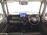 【前方視界】開放的な前方視界!運転がしやすく疲れにくいです♪窓が大きく、見通しがとっても良いおクルマですよ♪