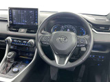運転席まわりです。 各操作スイッチは使いやすい位置に配置されてます。