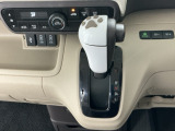 オートマチックシフトレバーは、手になじみ操作しやすい形状で安全運転にもつながります♪