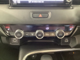 運転席と助手席にシートヒーターが付いています☆寒い時期に腰周りを温めてくれるので体全体が温まりやすいのは勿論、暖房と違い顔に風が当たらないので、乾燥肌やドライアイの方でも大丈夫☆