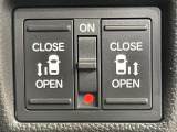 【両側パワースライドドア】スマートキーや運転席のスイッチで後席両側スライドドアの開閉が可能♪電動だから力を入れてドアを開ける必要が無く、小さなお子様でも簡単に開け閉めでき快適です♪