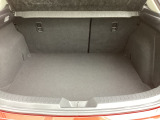 ラゲッジルーム内の凹凸をなくす事でスッキリした広がりを造りだし、荷物がスムーズに出し入れできる気持ちよさ、使い易さを実現!