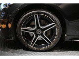 メルセデスの認定中古車「サーティファイドカー」では、万一お車が故障した場合も、ご購入後1年間もしくは2年間※は走行距離にかかわらずメルセデス・ベンツ正規サービスネットワークで無料修理いたします