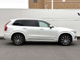 北欧流のラグジュアリーを体現したXC90。伝統的なスカンジナビアン・デザインを継承しながら、躍動感にあふれ優雅な雰囲気を身にまとう、新しい潮流を具現化したスタイリングです。