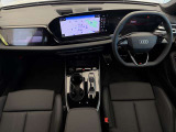 Audiは創業者であるホルヒの「いかなる時代においても第一級の素材を用い、操縦安定性に優れ、さらに進歩的なクルマの製造を目指す」という考え方に則り、こだわり抜かれたインテリアを目指しています。