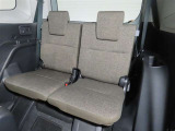 便利な5:5分割可倒式シートです。収納と乗車人数のバランスに優れています♪荷物の大きさに応じたラゲージスペースをフレキシブルに作り出せるので、シーンに応じた使い方ができます♪