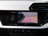 バックカメラ駐車時、後退時に後方を確認する事ができる安全快適装備になります映像だけでなくセンサーにより障害物の距離もドライバーに直感的に伝えてくれる機能になります。